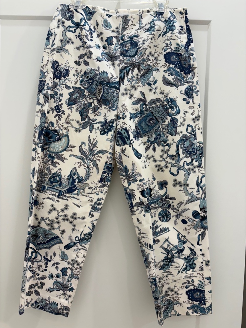 SFA Real Clothes Blue, Gray & White Cotton Capri Pants; Size: 2 Petite